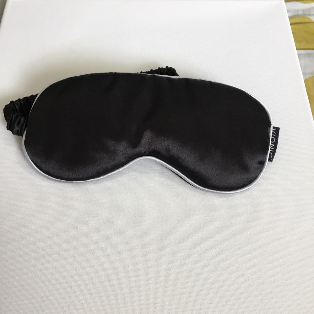 Vionic Black VR Eye Mask with Contoured Comfort - Picture 5 of 7